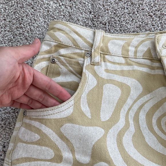 Tiger Mist • Sergio Tan and White Swirl Print Straight Leg Jeans - Picture 4 of 16